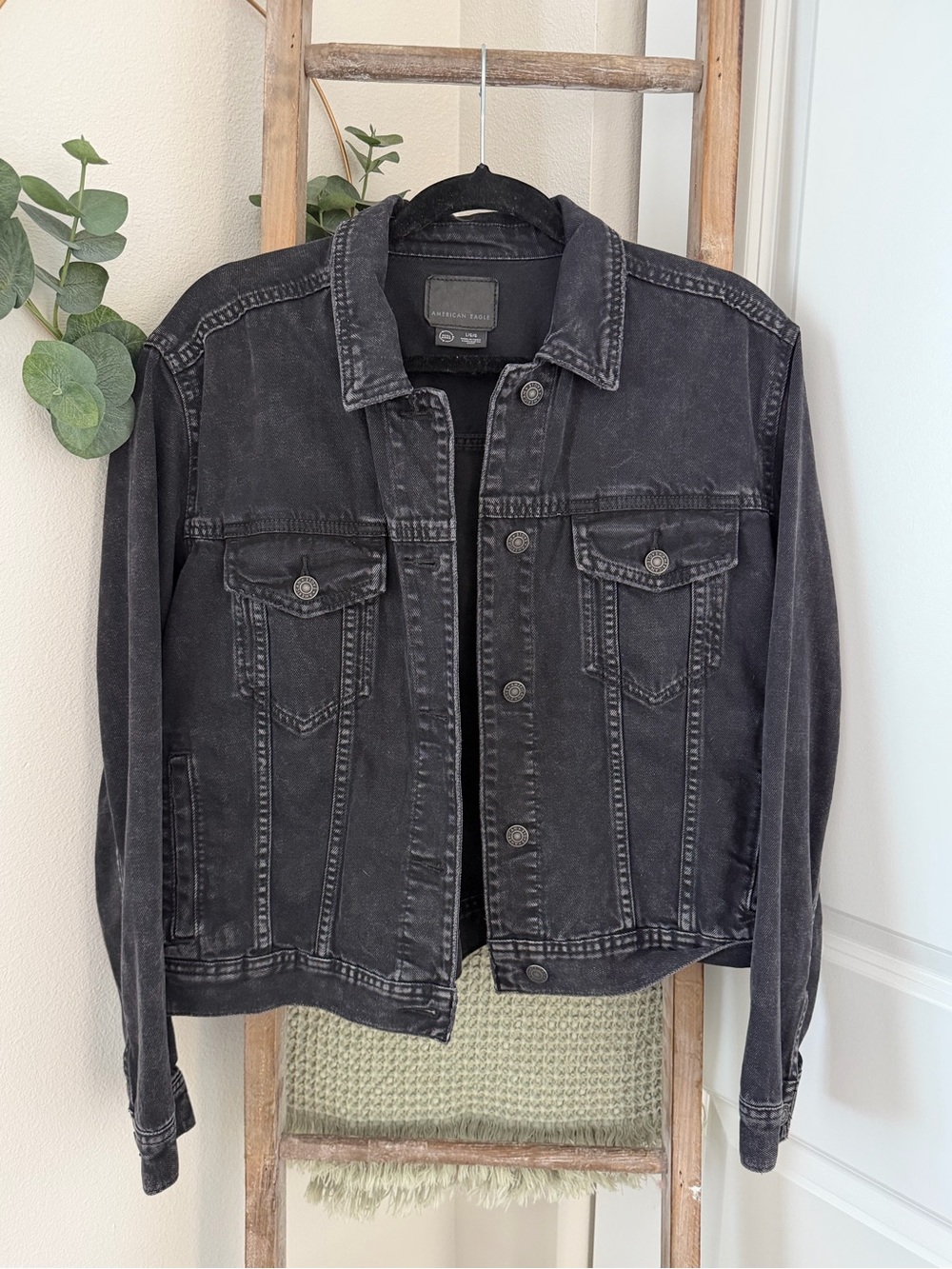 American Eagle Washed Black Denim Jean Jacket Size Large